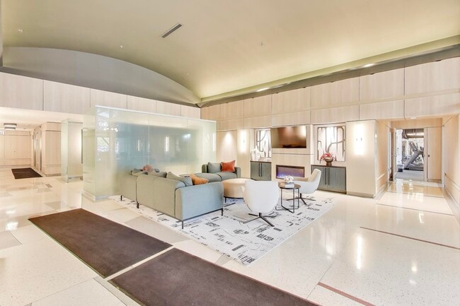 Photo - 933 W Van Buren St Unit 304