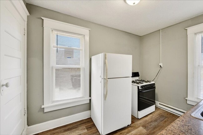 Photo - 4114 1/2 E Washington Street - $850/mo.