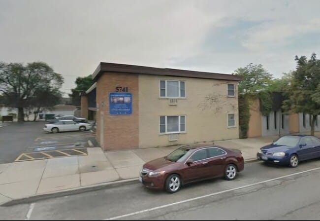 Building Photo - 5741 W 35th St Unit 9