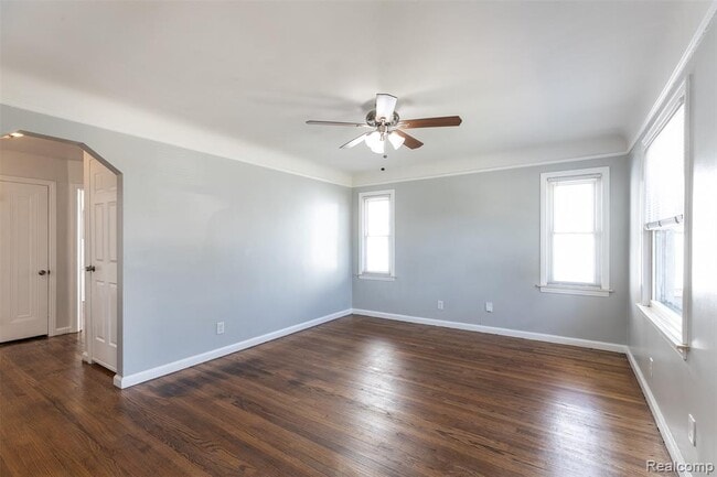 Photo - 613 Riverbank St