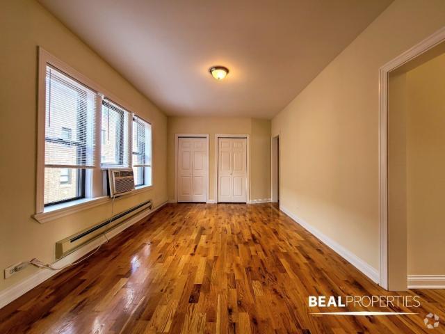 Building Photo - 1 bedroom in CHICAGO IL 60613 Unit E1 Rental