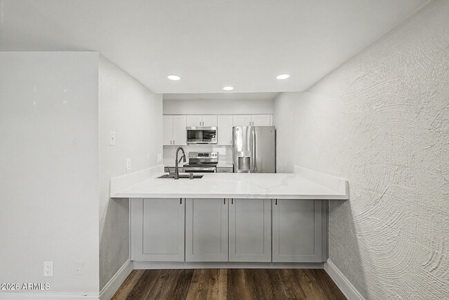 Photo - 3314 N 68th St Unidad 211