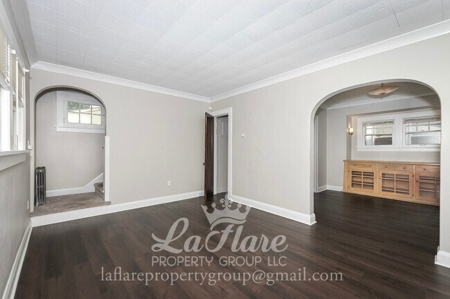 Photo - 2033 Brussels St