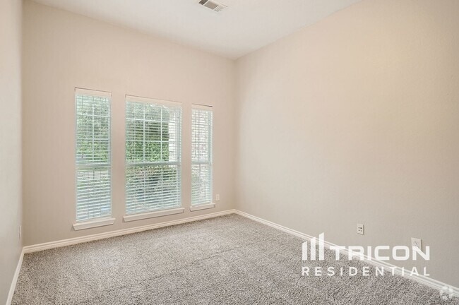 Building Photo - 2710 Hawthorne Dr Rental