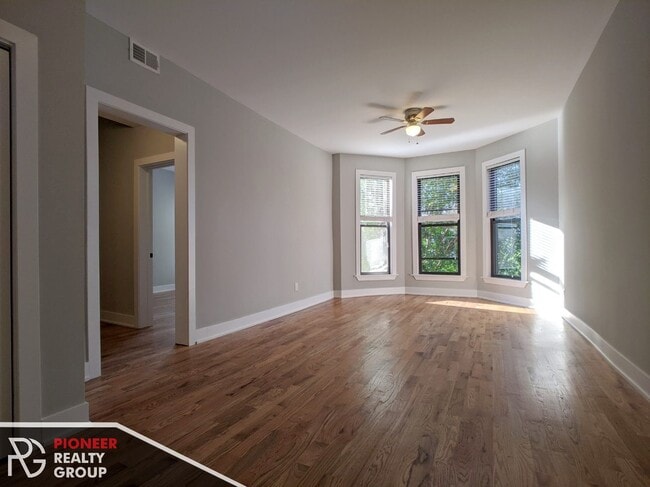 Building Photo - 635 W Oakdale Ave Rental
