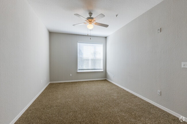 1 BR, 1 BA - 855SF