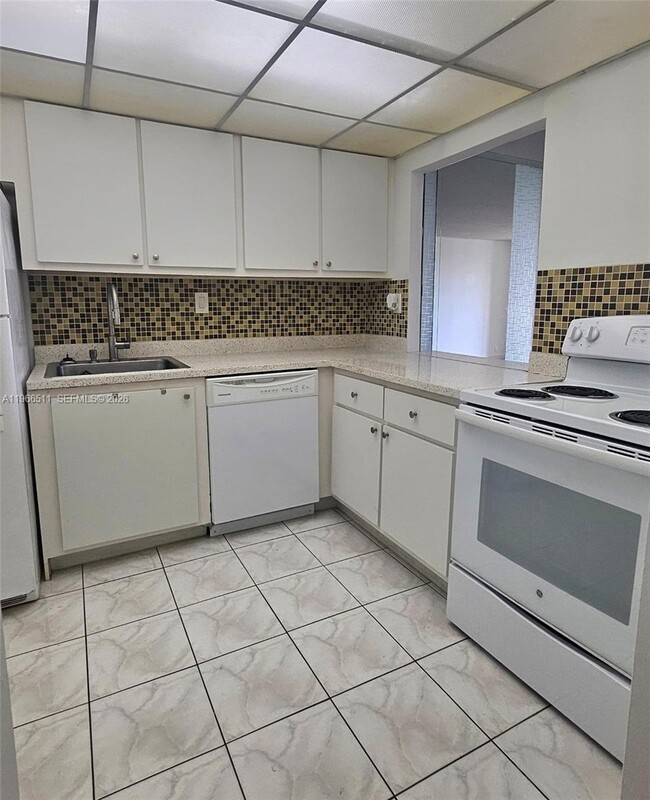 Photo - 1000 Parkview Dr Unidad 605