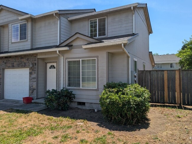 Photo - Nice 3 bed/1.5 bath duplex with fenced-in yard and 1 car garage