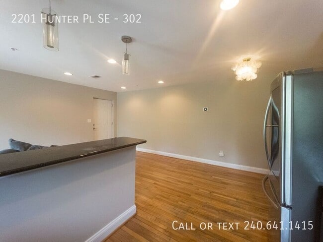 Photo - 2201 Hunter Pl SE