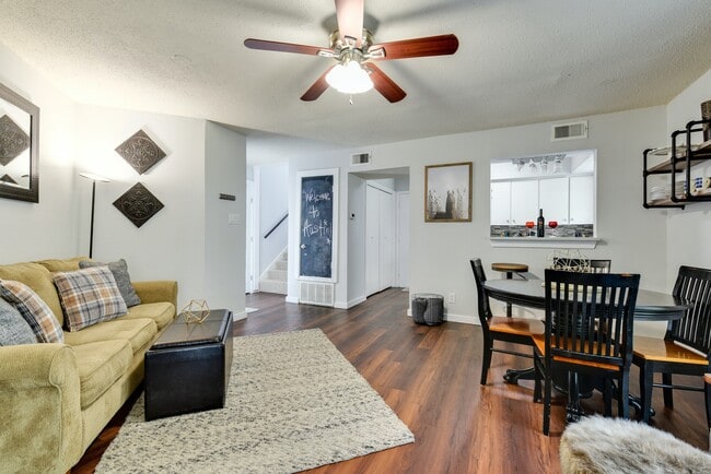 Photo - 1122 Bluebonnet Ln