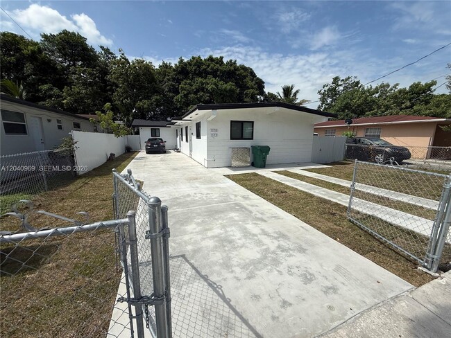 Photo - 1170 NW 25th St Unit 1170