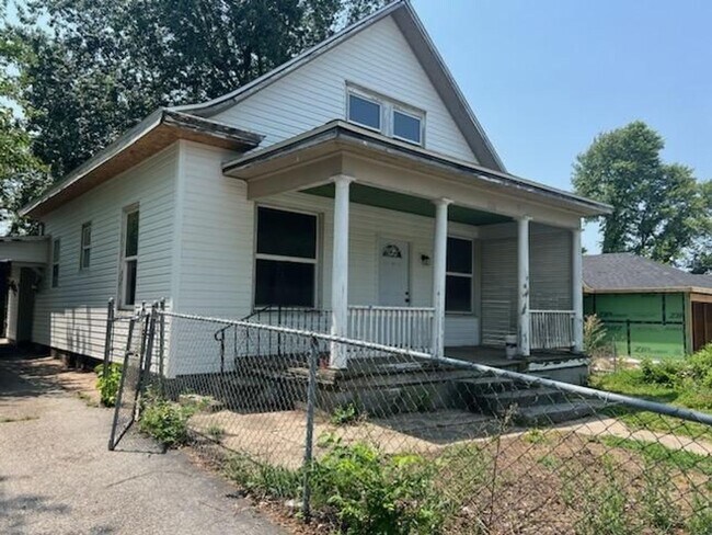 Building Photo - Charming Family Home in the Heart of Carterville