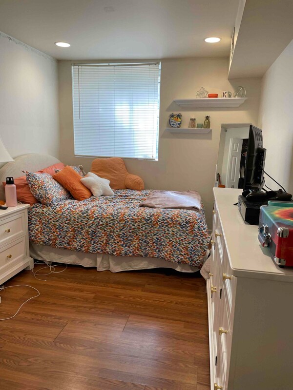 Photo - 1528 Willington St Unidad B