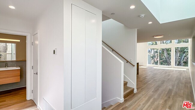 Photo - 946 Lucile Ave