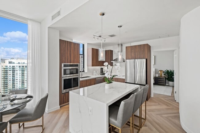 Building Photo - Veneto Las Olas Rental