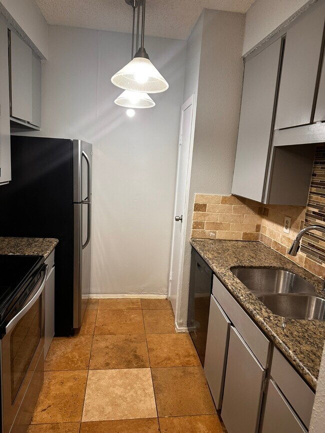 Building Photo - 10049 Westpark Dr Unit 151 Rental