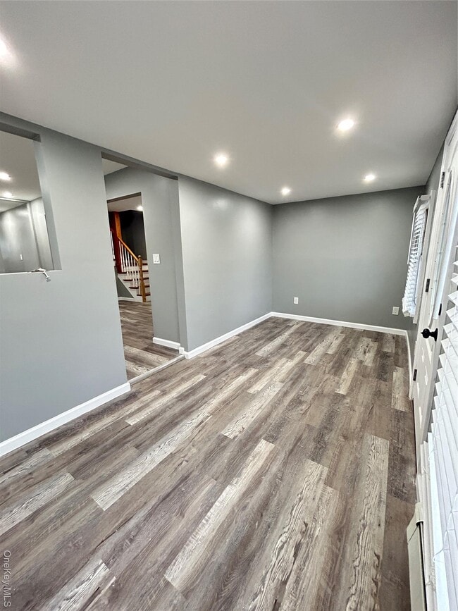 Photo - 3680 Naomi St