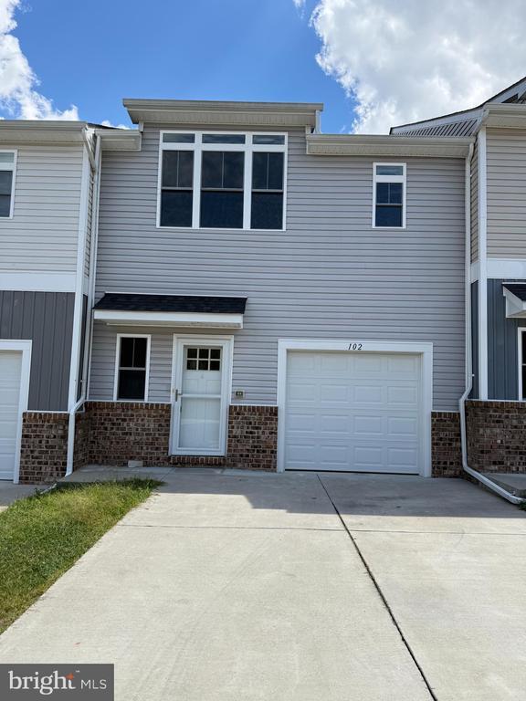 Building Photo - 102 Coralyrose Ct Rental