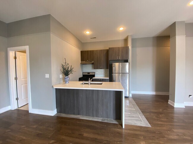 Photo - 5911 N Northwest Hwy Unit 205