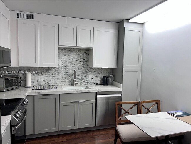 Building Photo - 2801 NE 183rd St Unit 507W