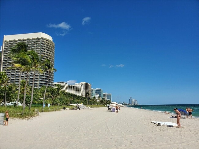 Photo - 9261 E Bay Harbor Dr Unit 402