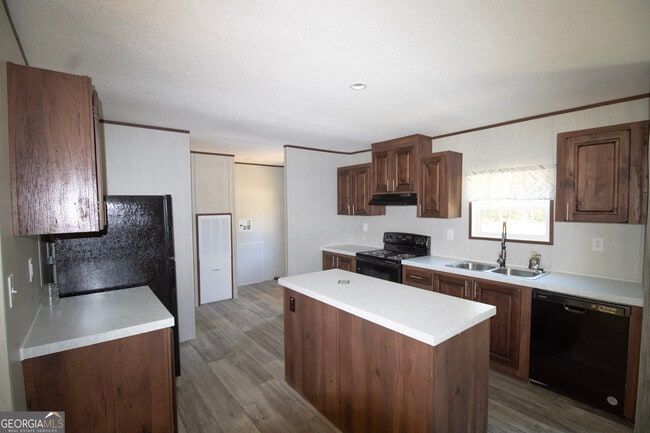 Photo - 1778 Zettwell Rd