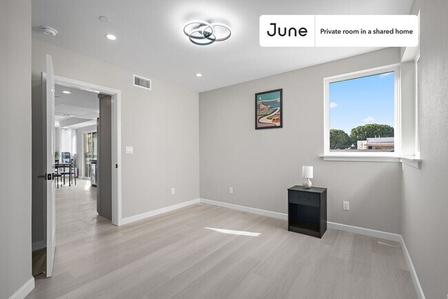 Room in Shared 5 bed/5 bath home in Boyle Heights