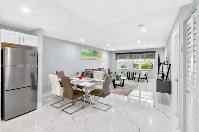 Photo - 410 SE 2nd St Unidad 111