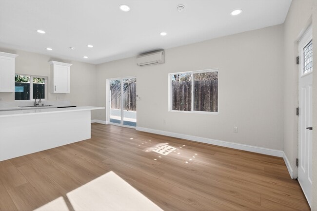 Building Photo - 8090 Flanders Dr