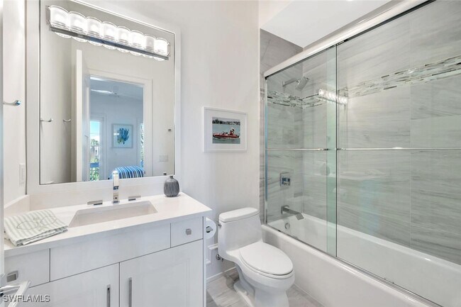 Building Photo - 982 9th Ave S