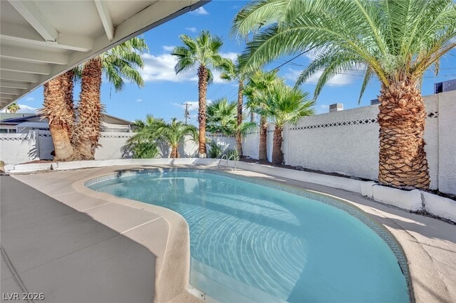 Building Photo - 2325 Sombrero Dr