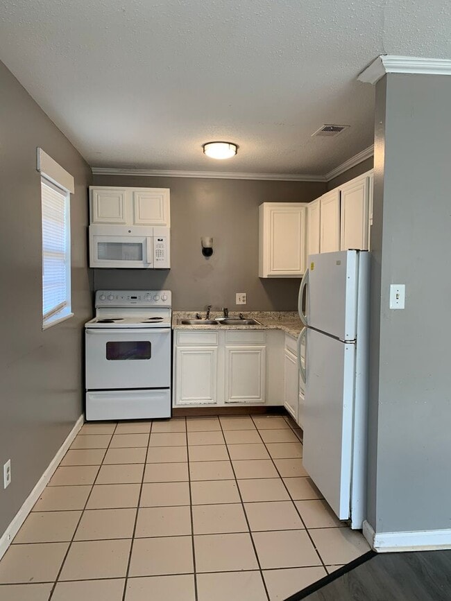 Photo - 1810 Fairlane- 2 Units Unit A