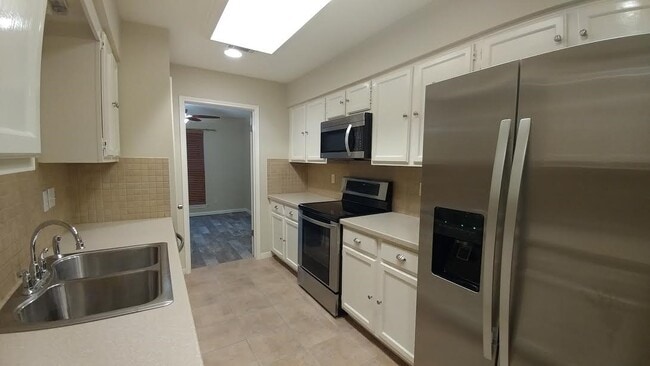 Photo - 9 N Deerfoot Cir