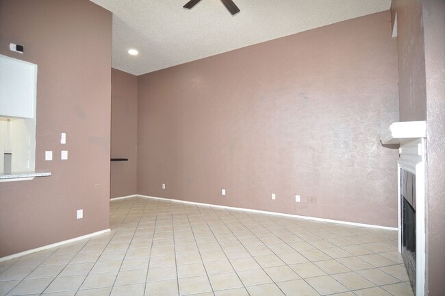 Photo - 602 Bellaire Dr Unit B