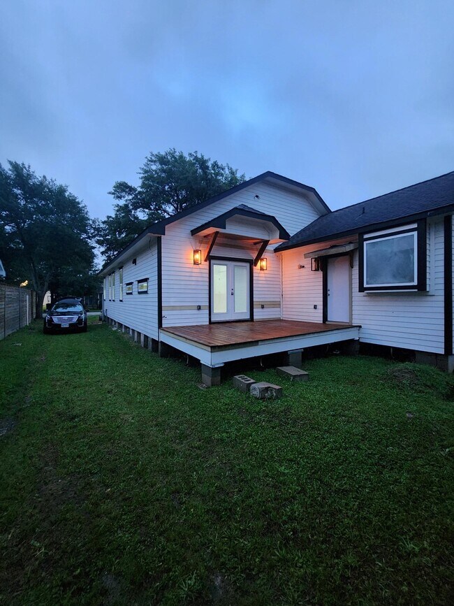 Building Photo - 1506 Munger St