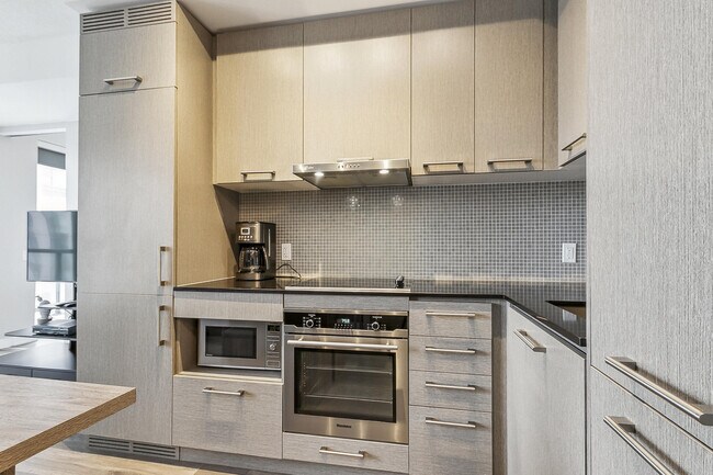 Photo - 93 Peter St Unit FL1-ID1030916P