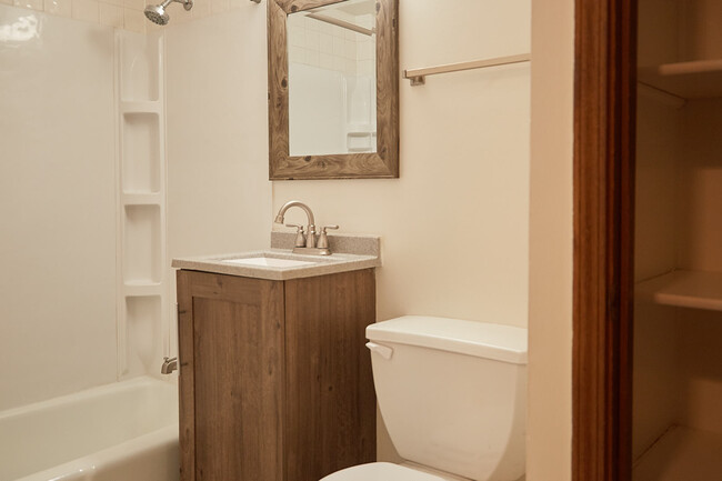 Standard Bath - Stone Falls Apartments