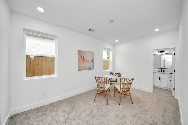 Photo - 1216 English St