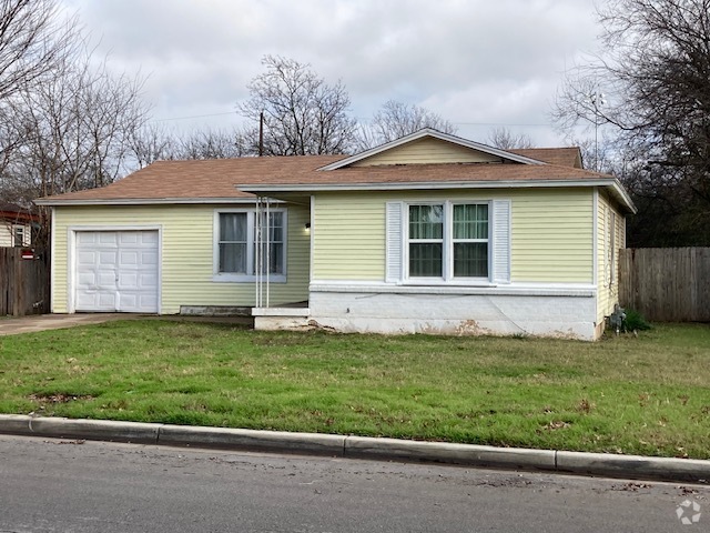 Building Photo - 2213 S Hughes Ave Rental