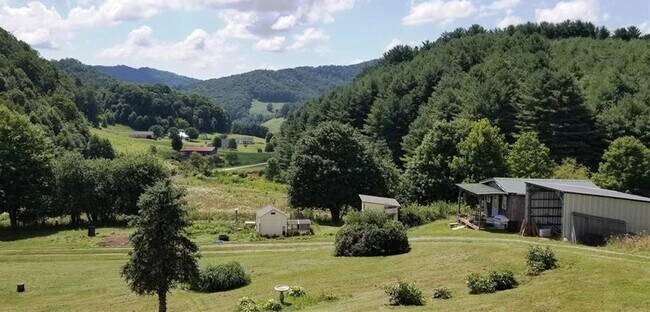 View (2) - 1101 Odes Wilson Rd Unit Apt B