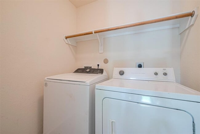 Photo - 18402 Each Elm Way House
