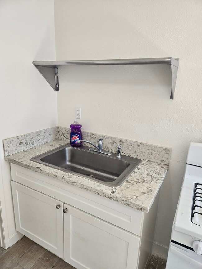22 E 56th St Unit 22 E 56th St