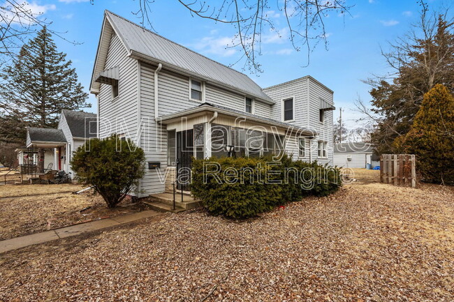 Photo - 1728 Charles St House