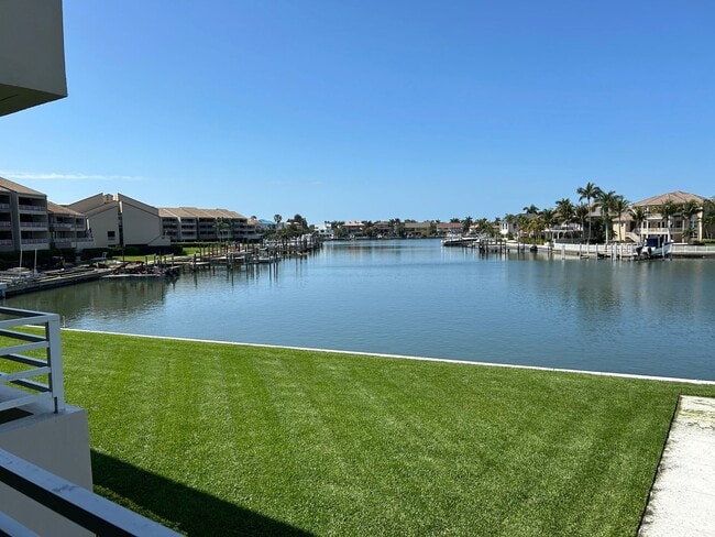 Photo - Beautifully Remodeled 2/2 Waterfront Unit ...