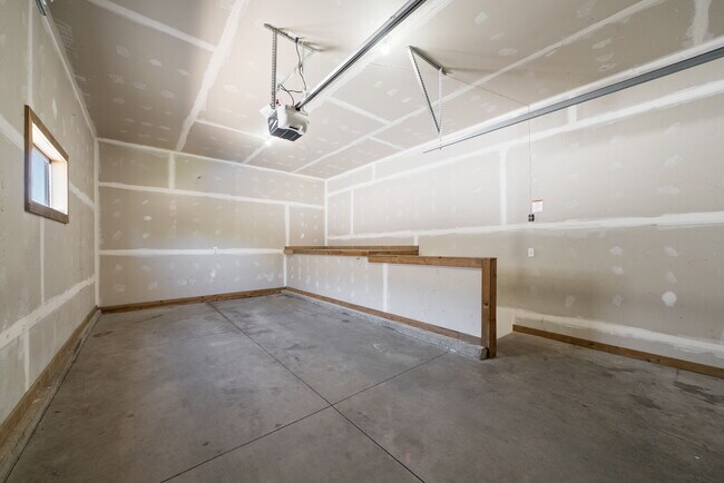 Garage - 1420 E Redwood Blvd Unit 1420 E Redwood BLVD