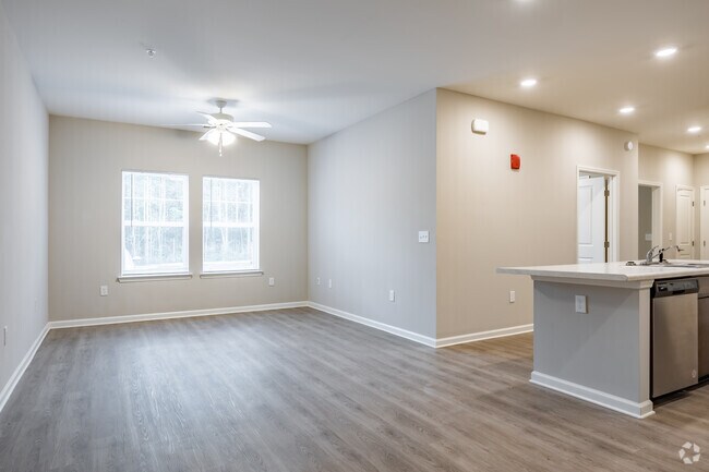 2BR, 1BA - 978SF