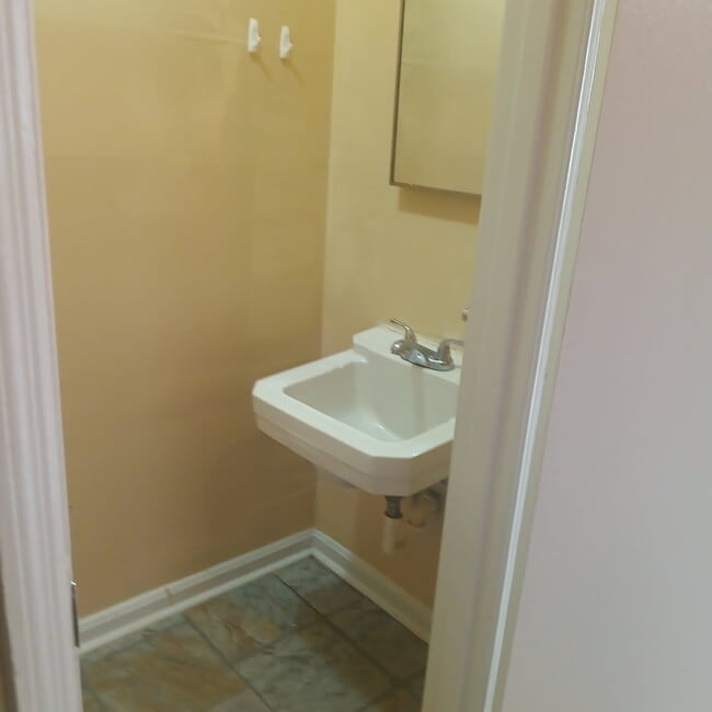 Building Photo - 901 Orange St Unit 2A