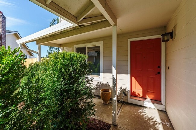 Photo - 4 Bedroom 2.5 Bathroom With Large Fenced B...