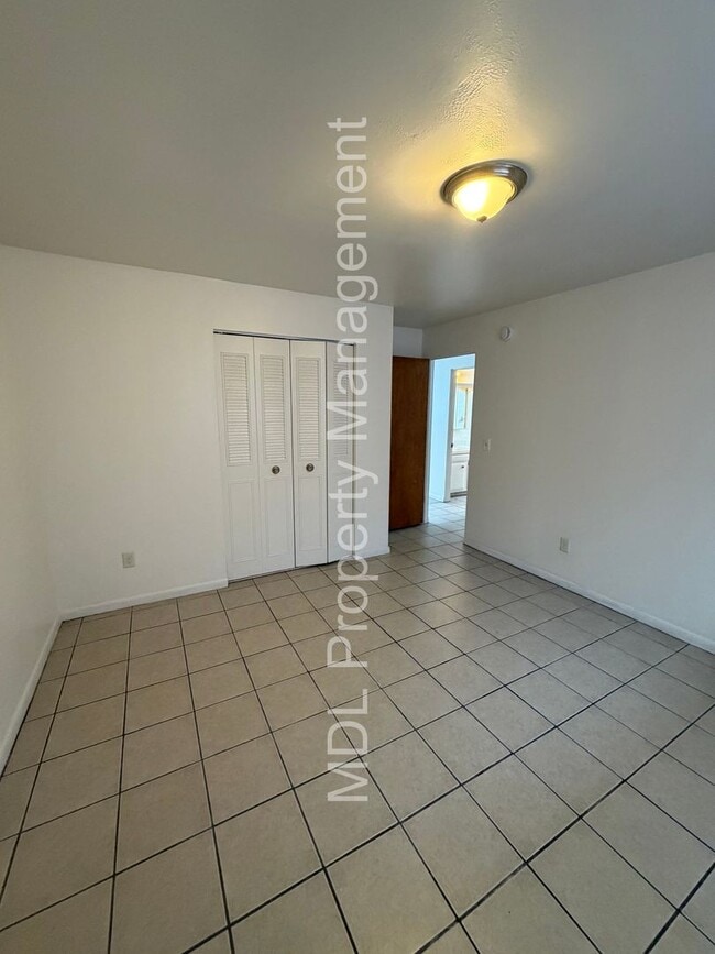 Building Photo - 2129 Weiss St Unit 3