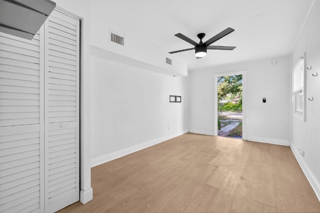 Photo - 3525-3550 50th Ave N Unidad B